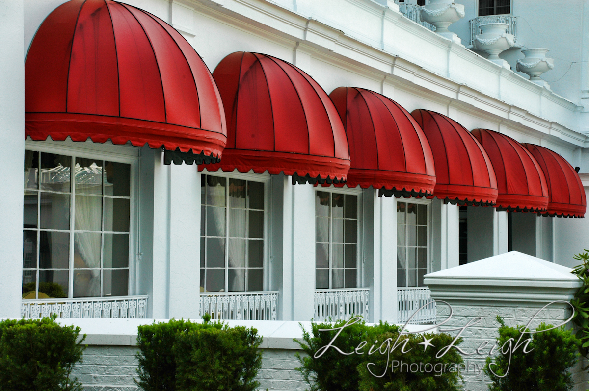 red awnings 