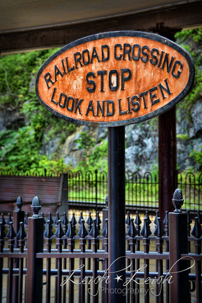 railroad crossing sign