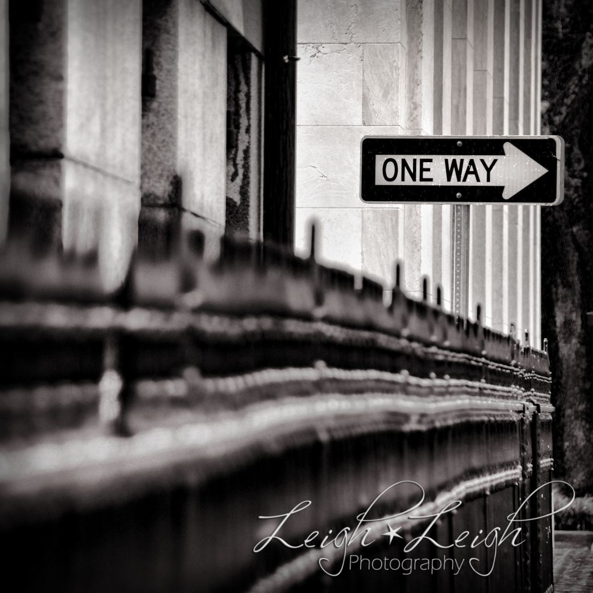 "one way" sign