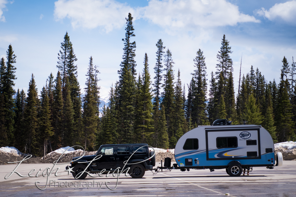 Jeep pulling small camper