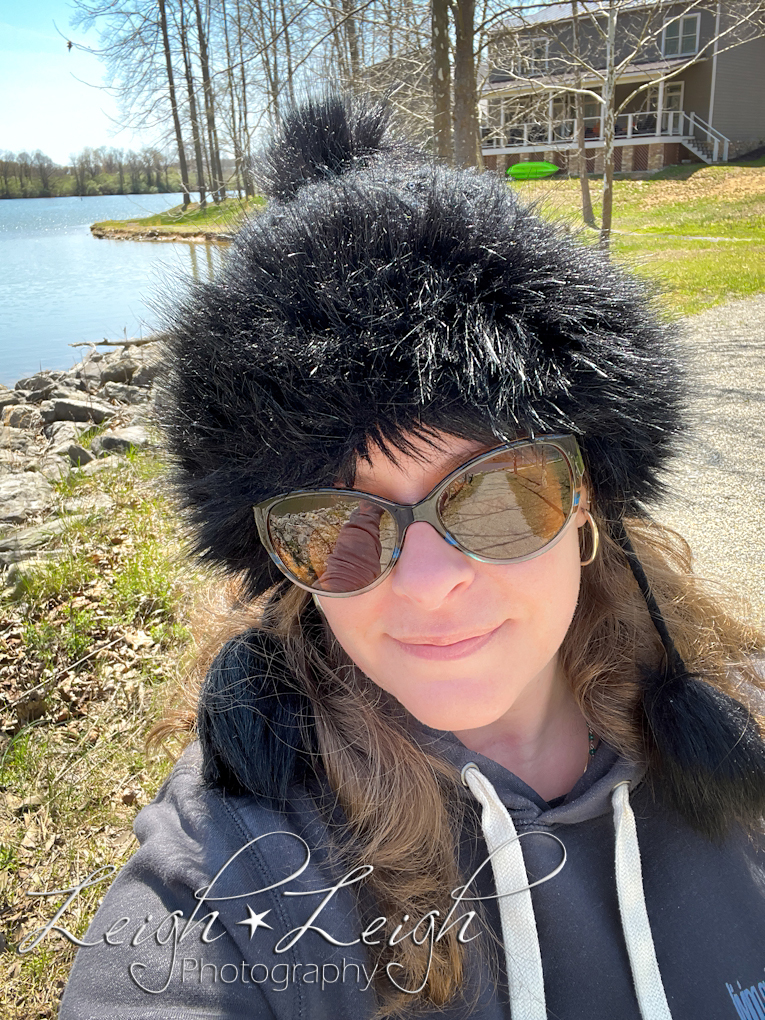 selfie with sunglasses and big hat