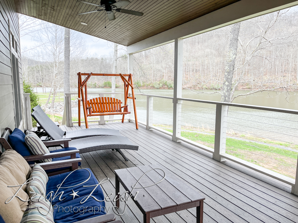 Stonewall Cottage Deck area with swing