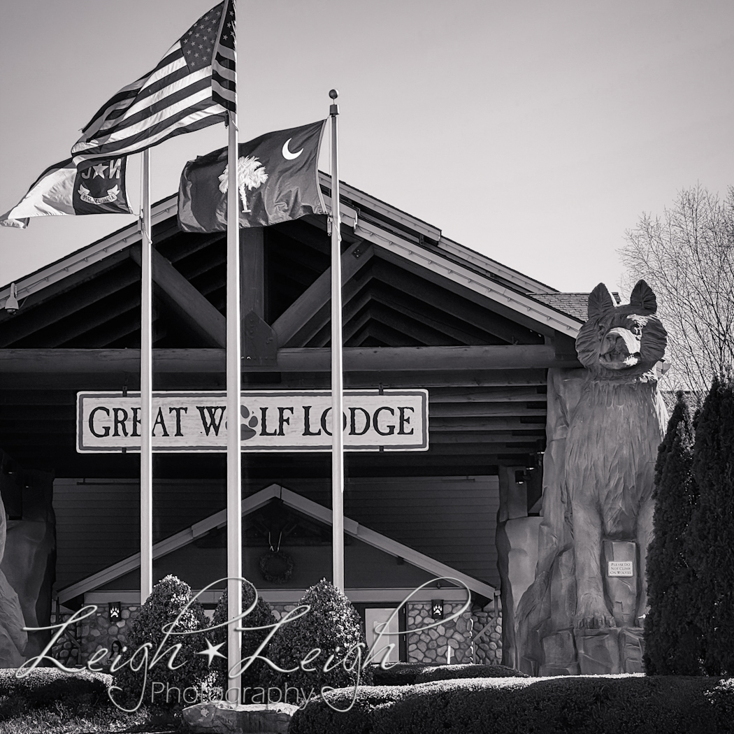 front of building of Great Wolf Lodge