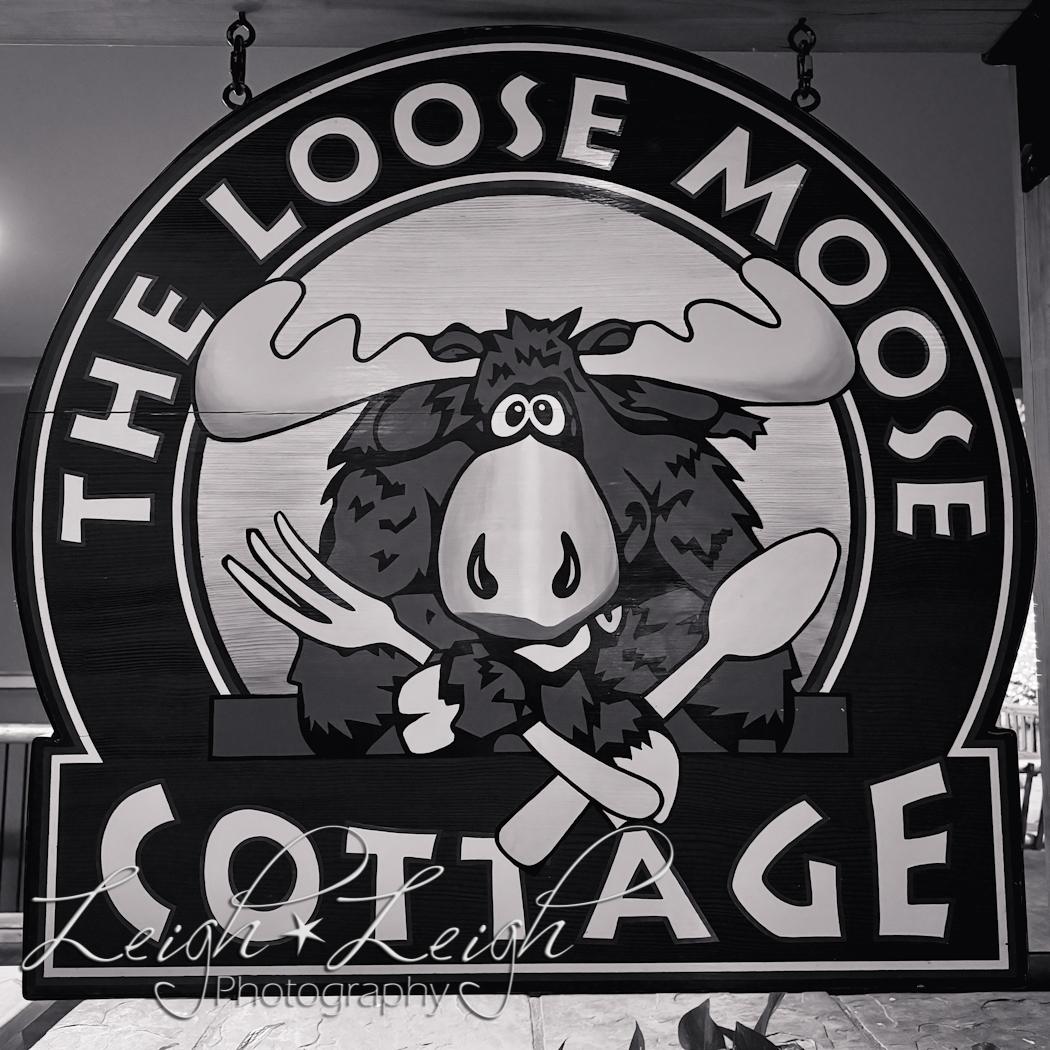 sign for The Loose Moose Cottage restaurant 